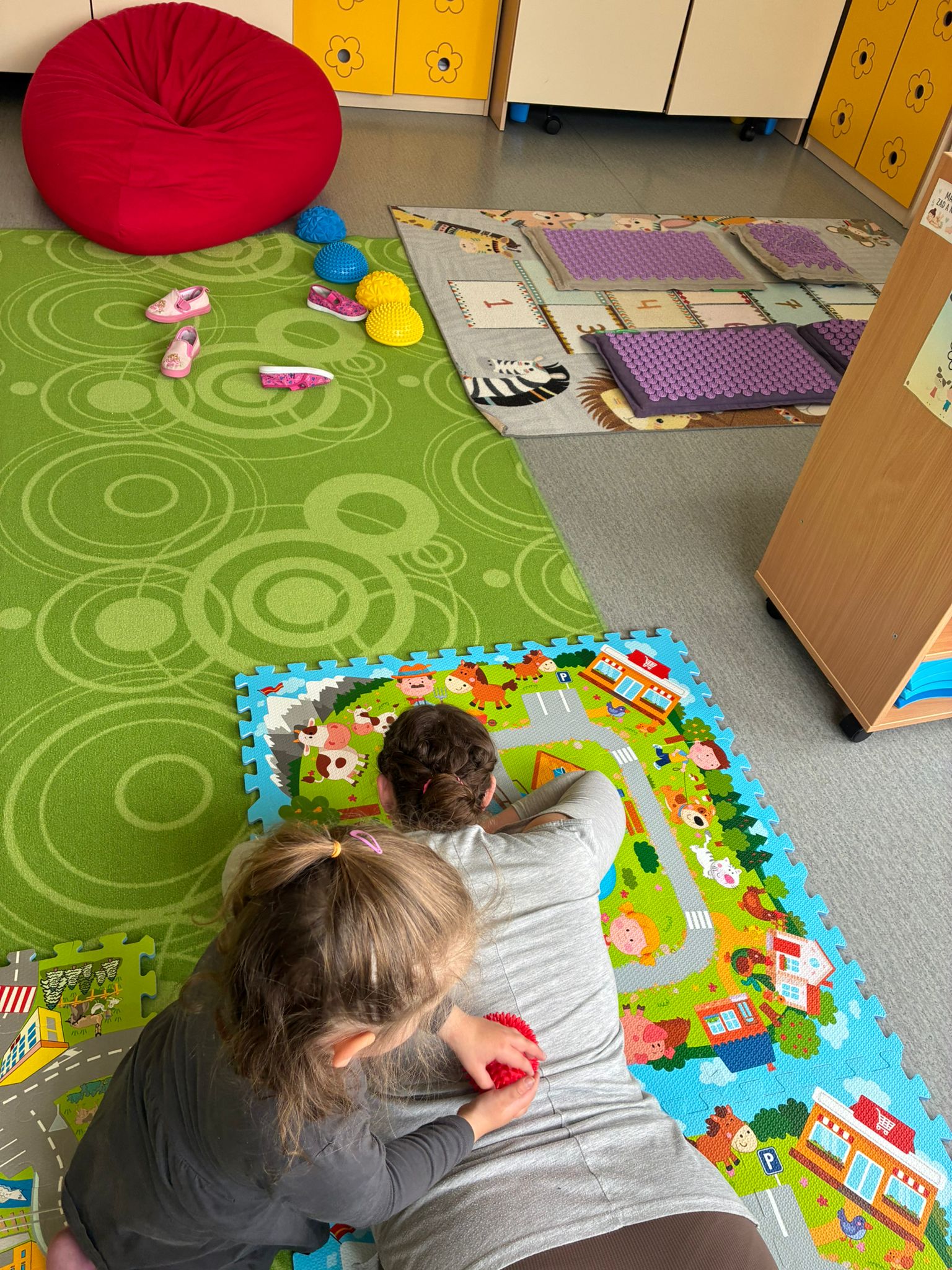 1000064077